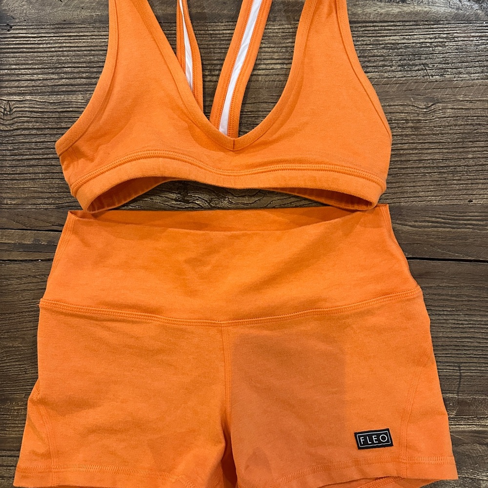 Fleo VaVaVoom sports bra